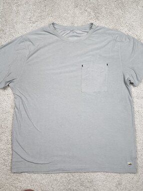 Vuori Shirt Men Size Large Performance Strato Pocket Relaxed Fit Soft Grey V1059